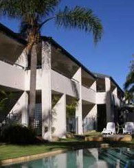 Noosa Parade Holiday Inn - Accommodation Mount Tamborine 2