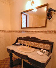 Victoria House Motor Inn - Accommodation Mount Tamborine 1