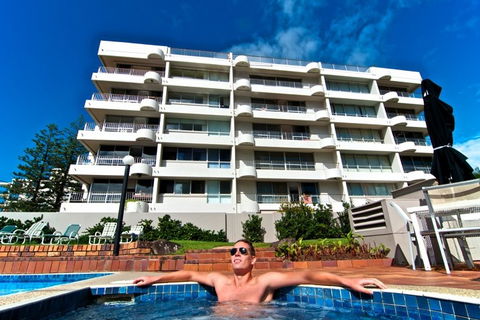 SURFERS CHALET HOLIDAY APARTMENTS - Accommodation Mount Tamborine 0