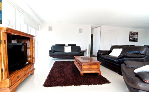SURFERS CHALET HOLIDAY APARTMENTS - Accommodation Mount Tamborine 1