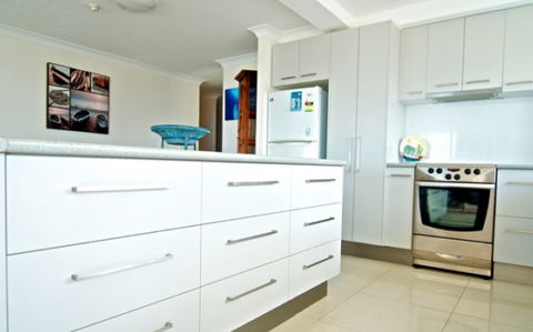 SURFERS CHALET HOLIDAY APARTMENTS - Accommodation Mount Tamborine 3