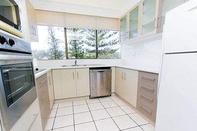 Seacrest Beachfront Holiday Apartments - Accommodation Mount Tamborine 2