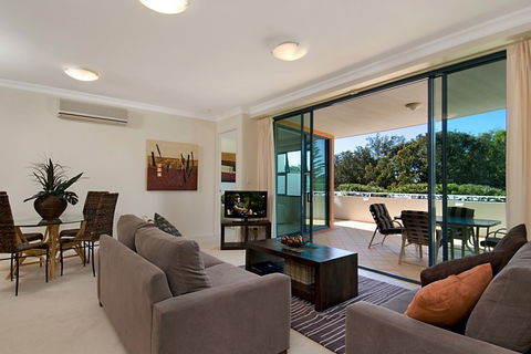 Santorini On Mudjimba - Accommodation Mount Tamborine 2
