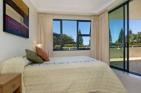 Santorini On Mudjimba - Accommodation Mount Tamborine 5