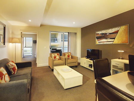 Oaks Plaza Pier - Accommodation Mount Tamborine 2