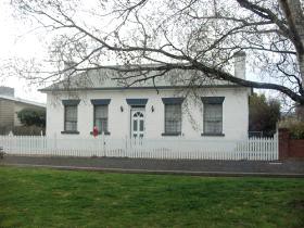 Batt's Cottage - Accommodation Mount Tamborine 0