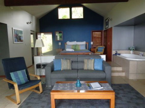 Mountain Edge Lodges - Accommodation Mount Tamborine 1