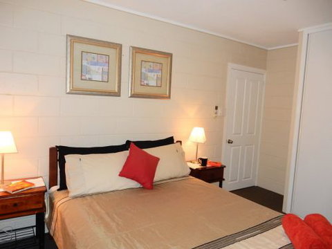 Lucinda Holiday Rentals  - Accommodation Mount Tamborine 2