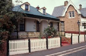 Barton Cottage - Accommodation Mount Tamborine 0