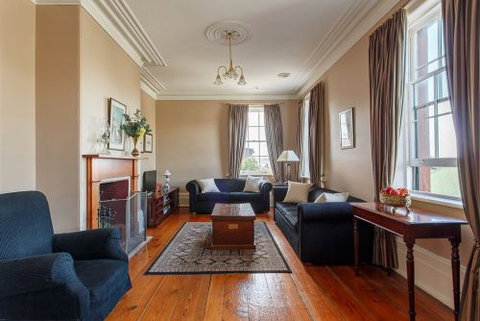 Grand Old Duke The - Accommodation Mount Tamborine 1