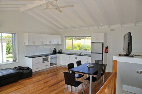 The Blue House Coles Bay - Accommodation Mount Tamborine 1