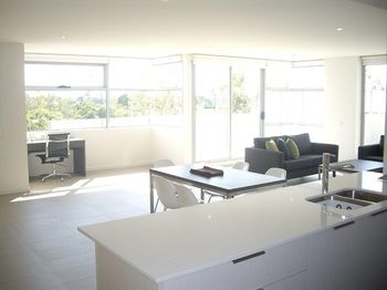 Best Western Plus The Tudor-Box Hill - Accommodation Mount Tamborine 1