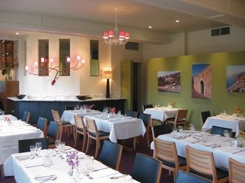 Best Western Plus The Tudor-Box Hill - Accommodation Mount Tamborine 8
