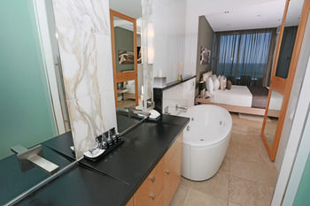 Oceans Mooloolaba - Accommodation Mount Tamborine 3