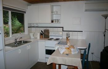Hill 'N' Dale Farm Cottages - Accommodation Mount Tamborine 24