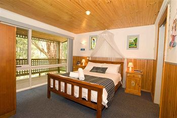 Hill 'N' Dale Farm Cottages - Accommodation Mount Tamborine 1