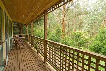 Hill 'N' Dale Farm Cottages - Accommodation Mount Tamborine 6