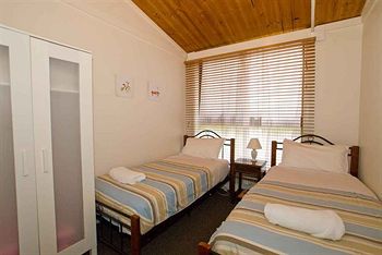 Hill 'N' Dale Farm Cottages - Accommodation Mount Tamborine 7