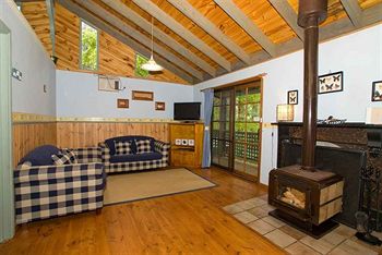 Hill 'N' Dale Farm Cottages - Accommodation Mount Tamborine 16