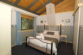 Hill 'N' Dale Farm Cottages - Accommodation Mount Tamborine 18
