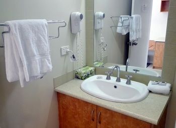 Glen Inn - Accommodation Mount Tamborine 4