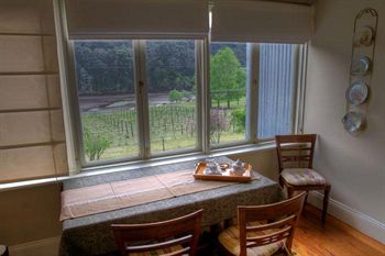 Tizzana Winery Bed & Breakfast - Accommodation Mount Tamborine 4
