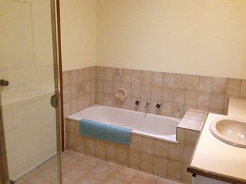 Australian Home Away @ Doncaster Elgar - Accommodation Mount Tamborine 0