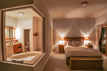 Strathearn Park Lodge - Accommodation Mount Tamborine 1
