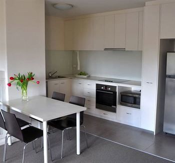 Albert Road Serviced Apartments - Accommodation Mount Tamborine 4