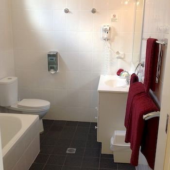 Ashton Townhouse Motel And Suites - Accommodation Mount Tamborine 11