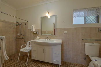 Cadman Motor Inn & Apartments - Accommodation Mount Tamborine 0