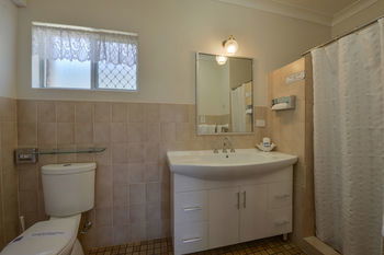 Cadman Motor Inn & Apartments - Accommodation Mount Tamborine 2
