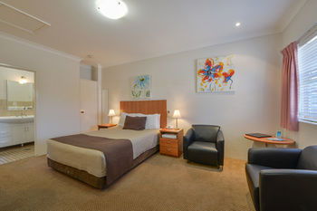 Cadman Motor Inn & Apartments - Accommodation Mount Tamborine 9