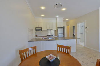 Cadman Motor Inn & Apartments - Accommodation Mount Tamborine 17