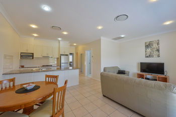 Cadman Motor Inn & Apartments - Accommodation Mount Tamborine 21