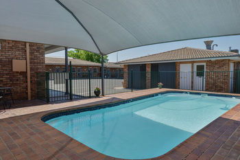 Cadman Motor Inn & Apartments - Accommodation Mount Tamborine 23