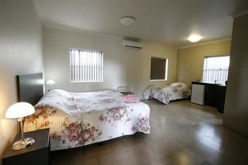 Station Hotel Motel Kurri Kurri - Accommodation Mount Tamborine 3