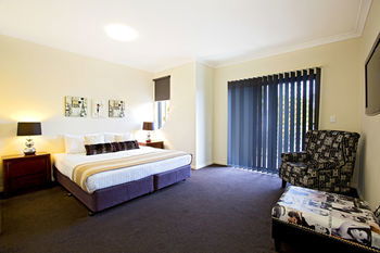Astina Serviced Apartments - Central - Accommodation Mount Tamborine 2