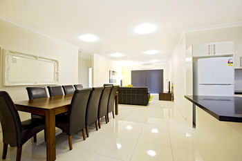 Astina Serviced Apartments - Central - Accommodation Mount Tamborine 7