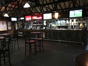 Avoca Beach Hotel & Resort - Accommodation Mount Tamborine 3