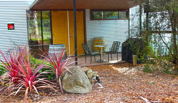 Valley Farm Vineyard Cottages - Accommodation Mount Tamborine 13