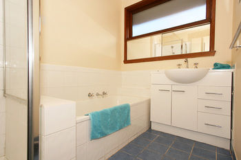 40 Thames Holiday Unit - Accommodation Mount Tamborine 16
