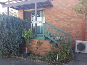 Bentley Waterfront Motel & Cottages - Accommodation Mount Tamborine 2