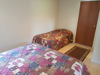 Bentley Waterfront Motel & Cottages - Accommodation Mount Tamborine 4