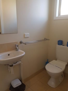 Bentley Waterfront Motel & Cottages - Accommodation Mount Tamborine 7