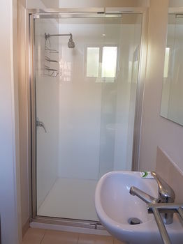 Bentley Waterfront Motel & Cottages - Accommodation Mount Tamborine 9