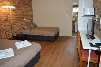 Golden Beach Motor Inn - Accommodation Mount Tamborine 19