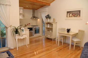 Myers Creek Cascades Luxury Cottages - Accommodation Mount Tamborine 18