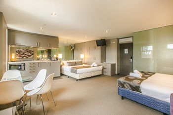 Comfy Kew Apartments - Accommodation Mount Tamborine 4