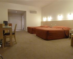 Mayfair Plaza Motel - Accommodation Mount Tamborine 1